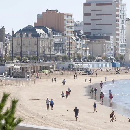 Maison De Pêcheur Avec Cour Privative, 300m De La Plage, Près Des Commerces Et Du Marché - Fr-1-92-663 *