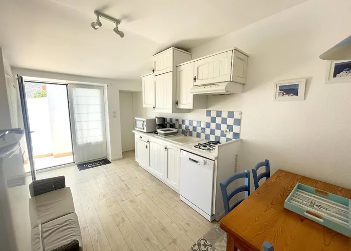 Vakantiehuis Maison De Pecheur Avec Cour Privative, 300m De La Plage, Pres Des Commerces Et Du Marche - Fr-1-92-663